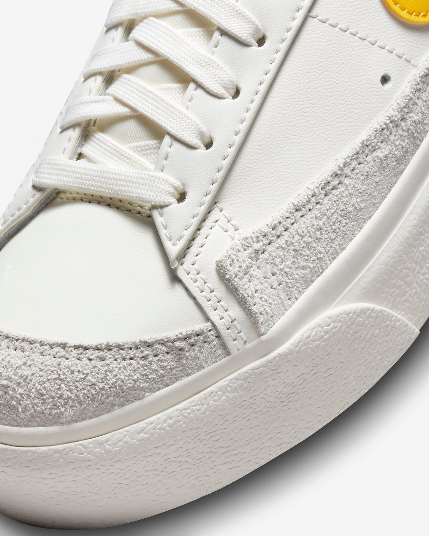 Tenis Nike Blazer Low Platform Mujer - Amarillo