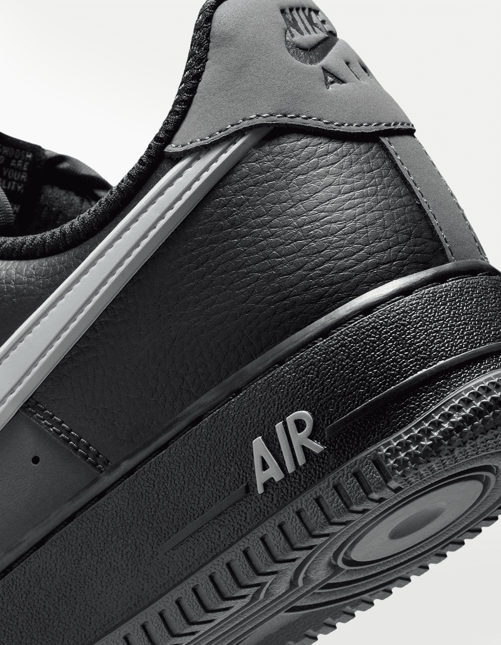 Tenis Nike Air Force 1 07 LV8 Negro - Hombre