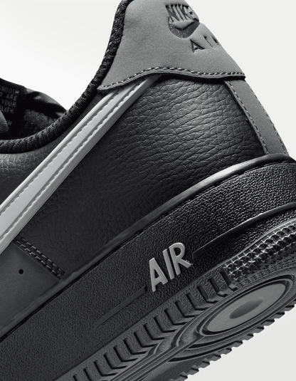 Tenis Nike Air Force 1 07 LV8 Negro - Hombre