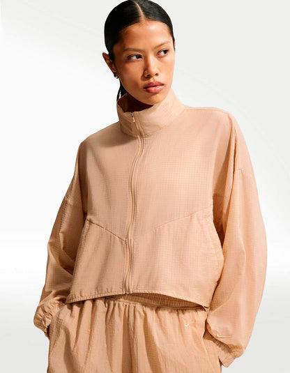 Chamarra Nike W NSW Ltwt Ripswr Café - Mujer