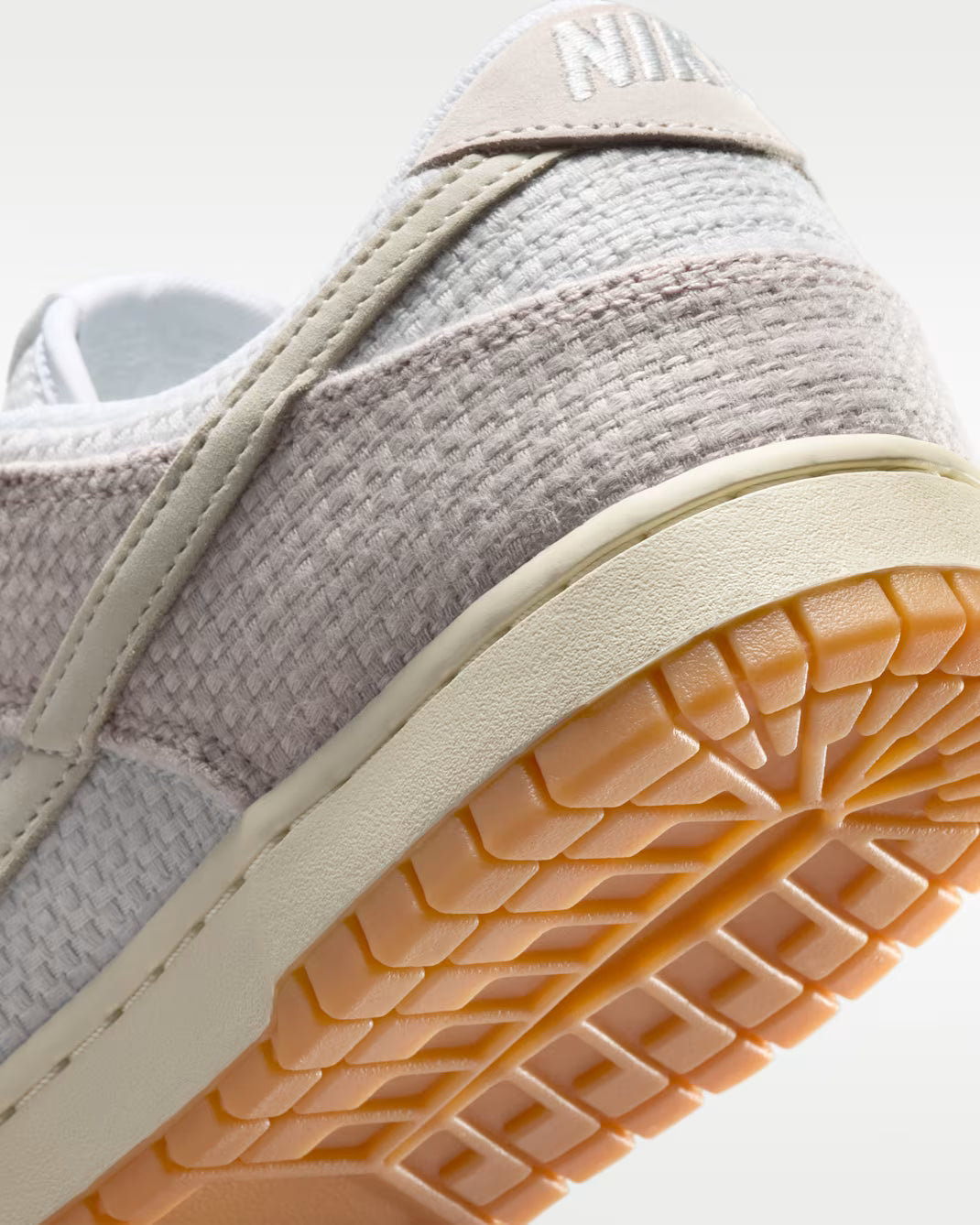 Tenis para hombre Nike Dunk Low Retro SE - Beige