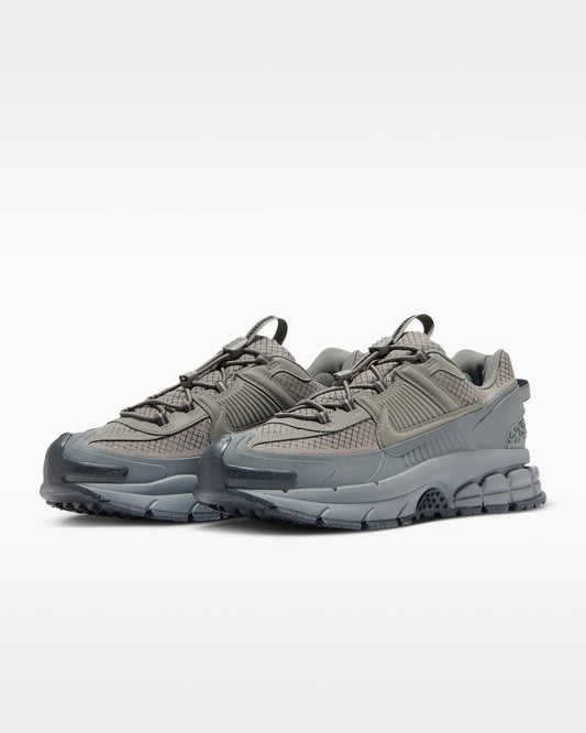 Tenis Nike Zoom Vomero Roam - Hombre
