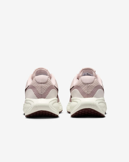Tenis Nike Revolution 8 SE - Mujer
